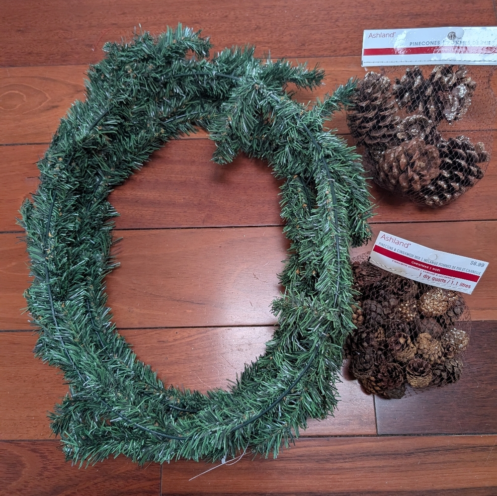 Ashland Holiday/Christmas wreath couronne & pinecone